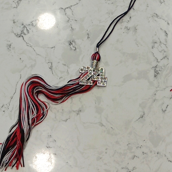 Graduation cap and gown and 4 tassels - Picture 2 of 4